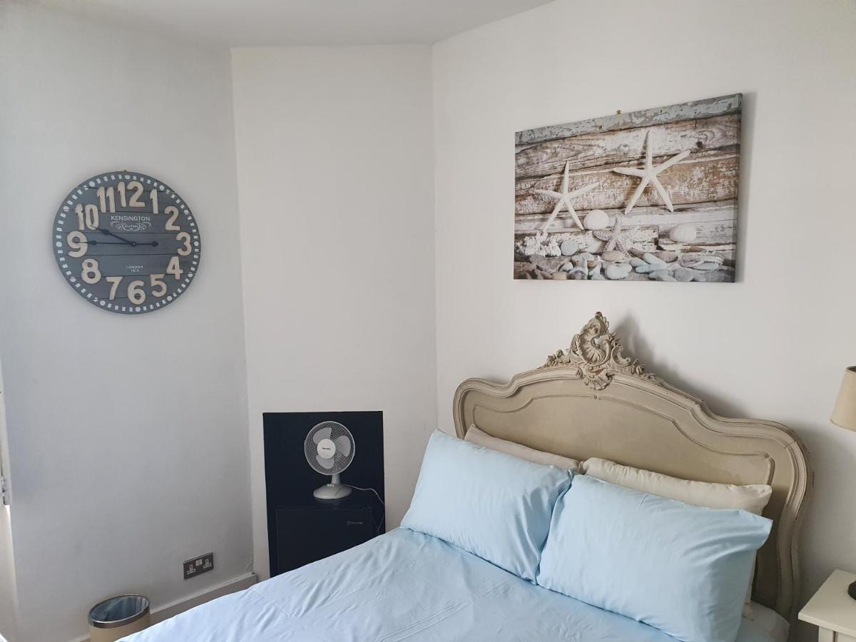 Готель Waynes Place Brighton Екстер'єр фото